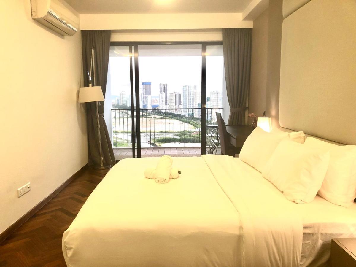 Apartment The Landmark Seaview Netflix By Blue Sky Holidays George Town