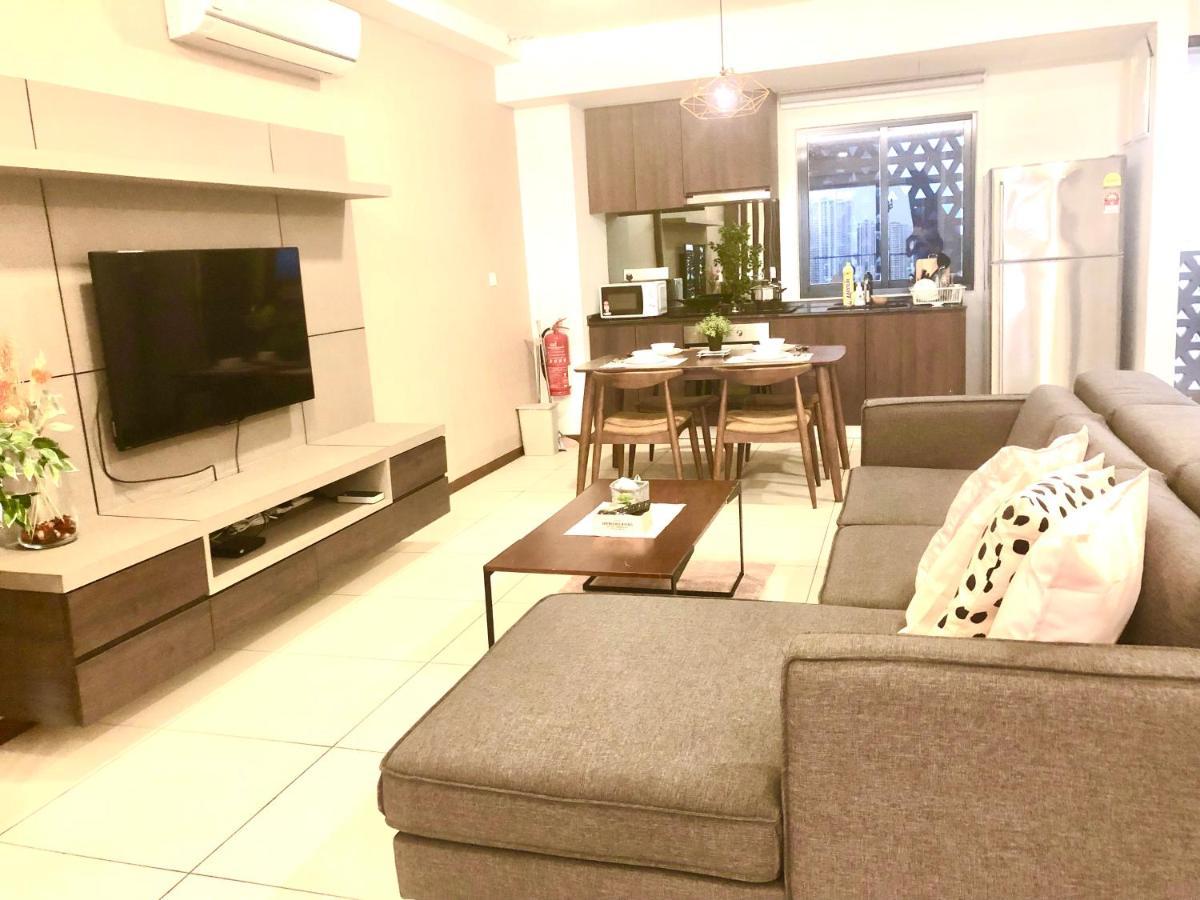 Apartment The Landmark Seaview Netflix By Blue Sky Holidays George Town