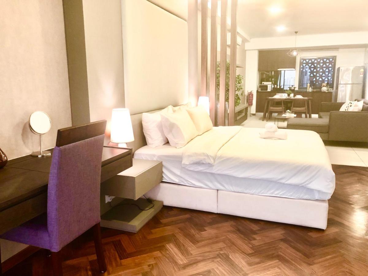 Apartment The Landmark Seaview Netflix By Blue Sky Holidays George Town