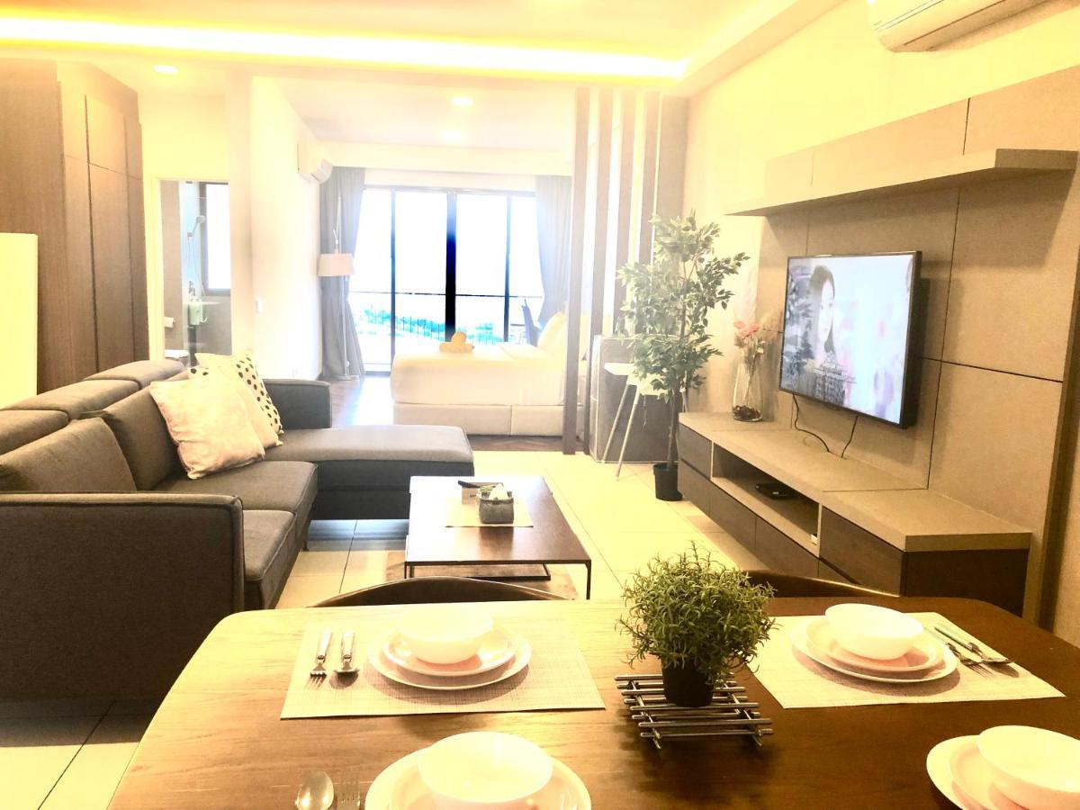 The Landmark Seaview Netflix By Blue Sky Holidays * George Town