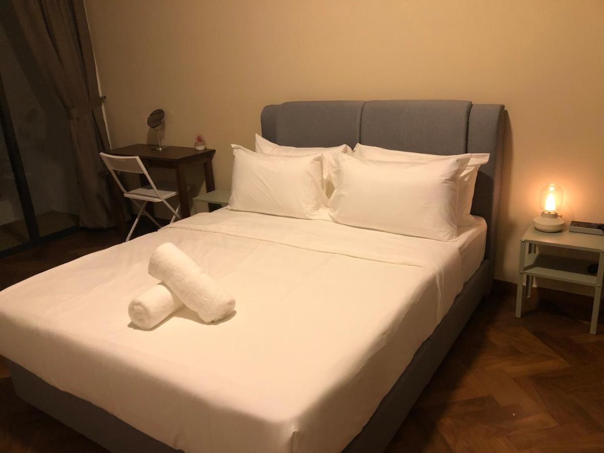 Apartment The Landmark Seaview Netflix By Blue Sky Holidays George Town