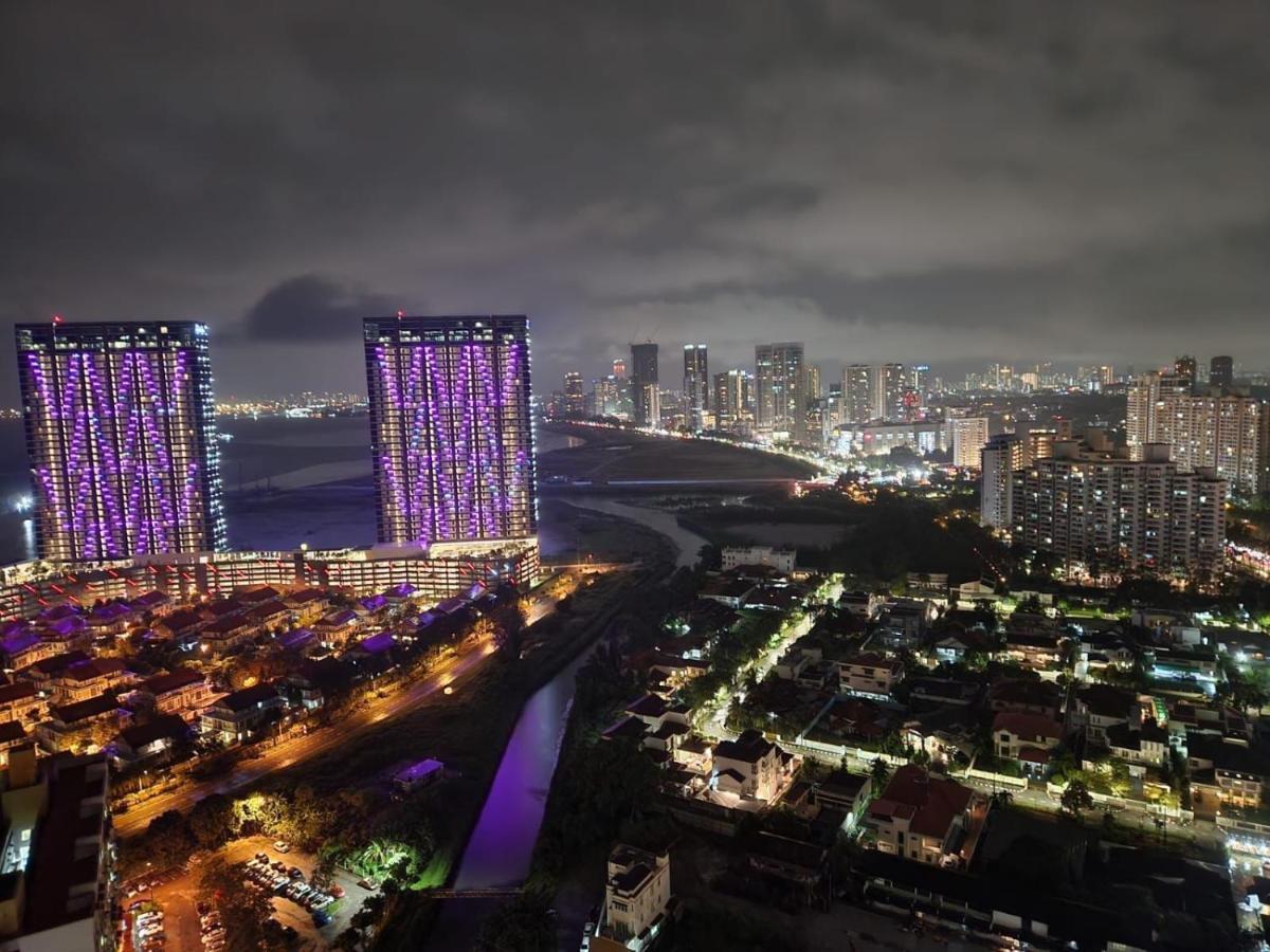 Apartment The Landmark Seaview Netflix By Blue Sky Holidays George Town