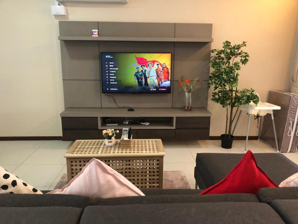 Apartment The Landmark Seaview Netflix By Blue Sky Holidays George Town